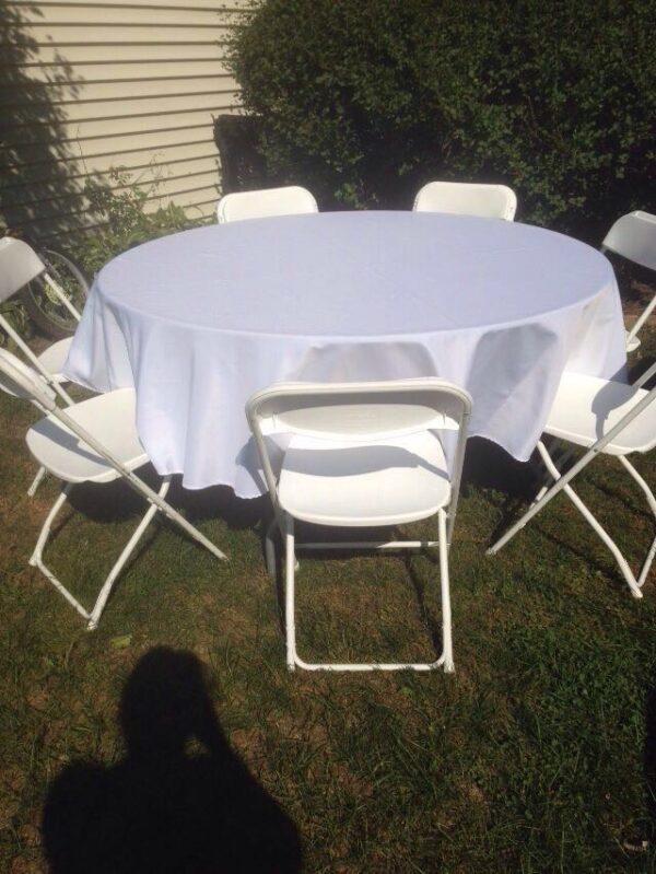 90″ Round White Tableclothe